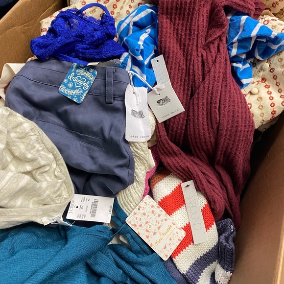 10 Piece Nordstrom Reseller Inventory Mystery Box - Picture 4 of 4